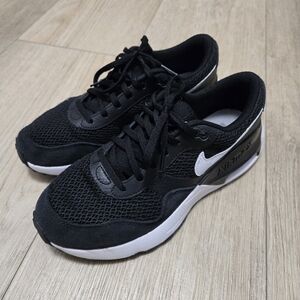 Nike AIRMAX SIZE 6.5Y